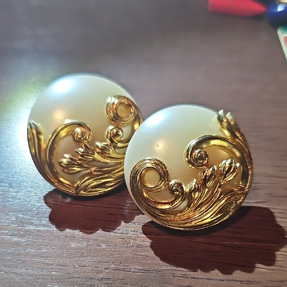 Elegant Gold and Cream Earrings